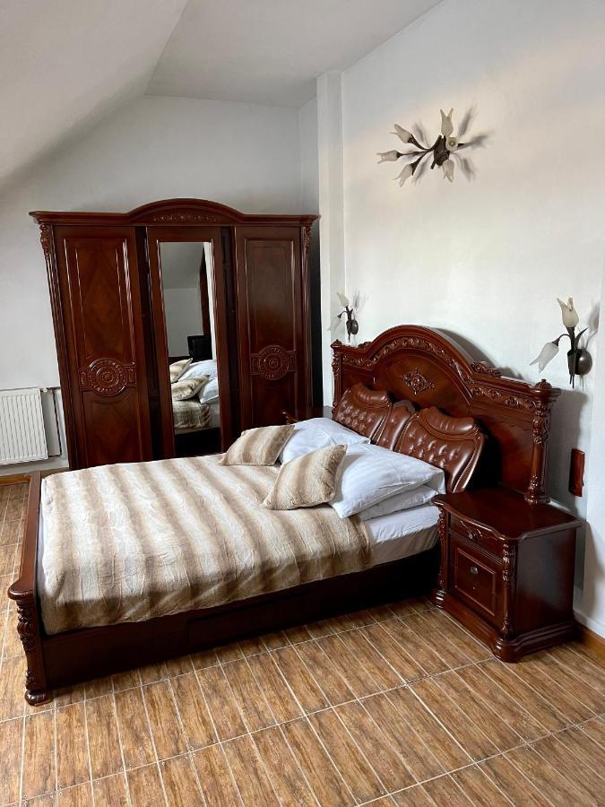 Pension Casa Iurca Sighetu Marmaţiei Buitenkant foto