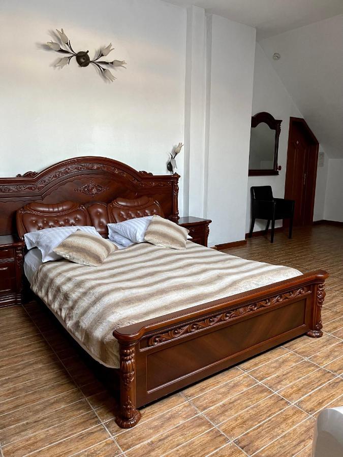 Pension Casa Iurca Sighetu Marmaţiei Buitenkant foto